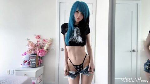A Pretty Acute Emo -Girl Removes And Demonstrates Its Ideal Natural Boobs!